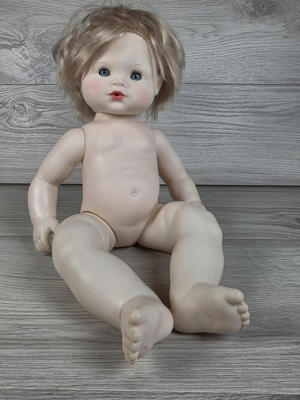 Suzanne Gibson 16" Doll w Molded Body and Blonde Synthetic Hair w Outfit SU26